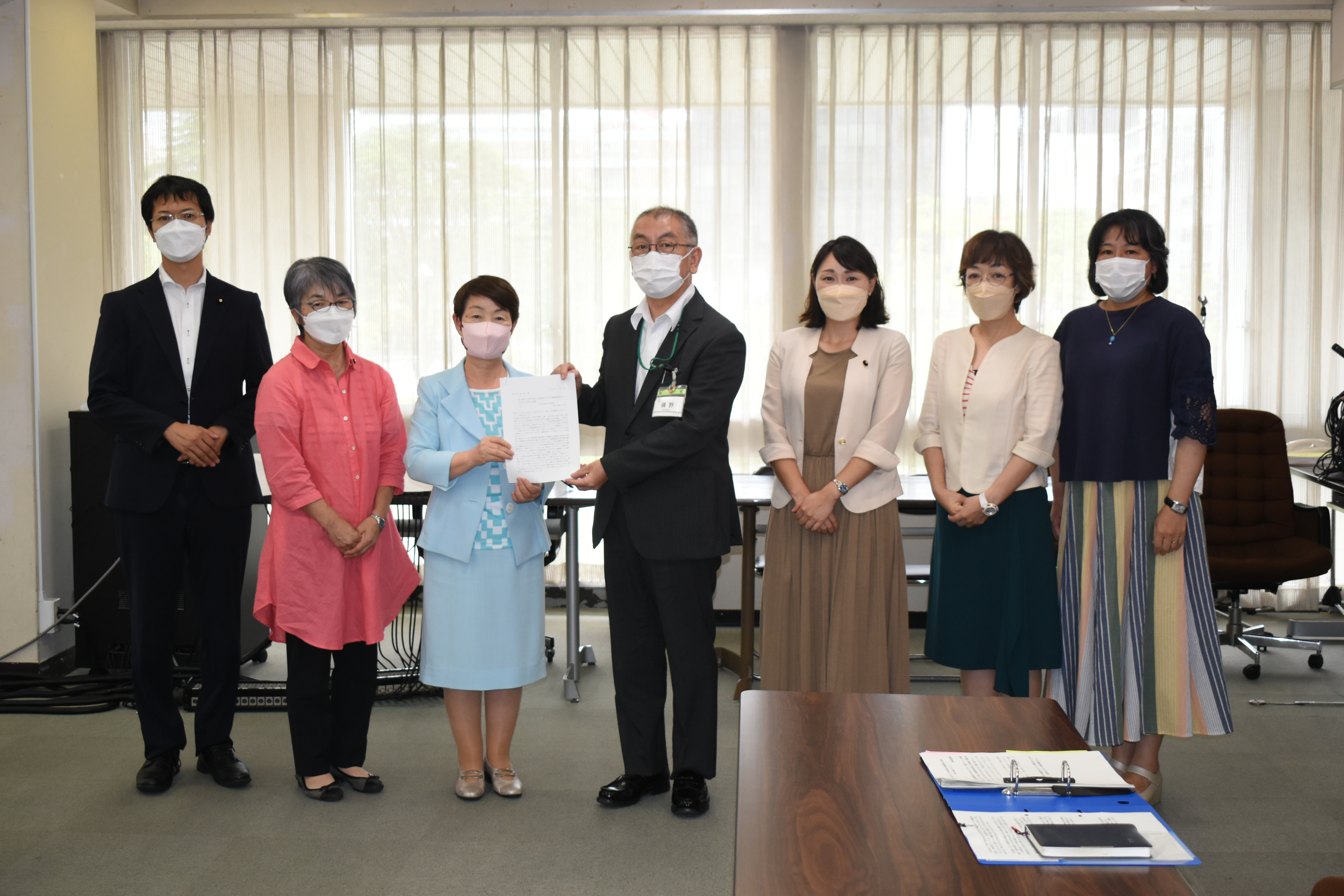 世界平和統一家庭連合統一教会の式服男女